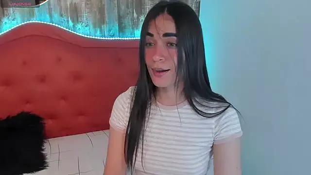 Discover our girls online shows and discover the company of countless livestreamers, with stunning shapes, sex toys and more.