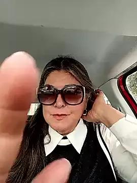 Discover our girls online shows and discover the company of countless livestreamers, with stunning shapes, sex toys and more.