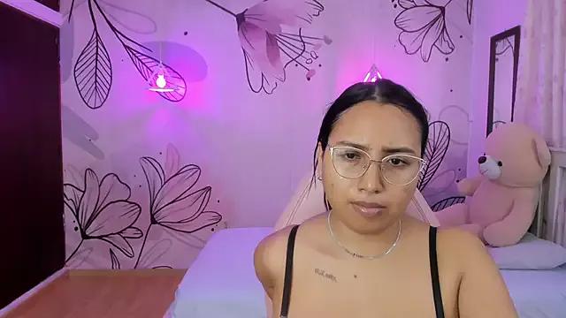 emmaa3 from StripChat