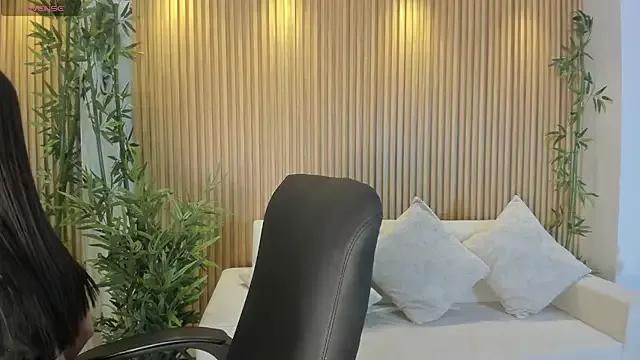 Emmaa_Robertss from StripChat