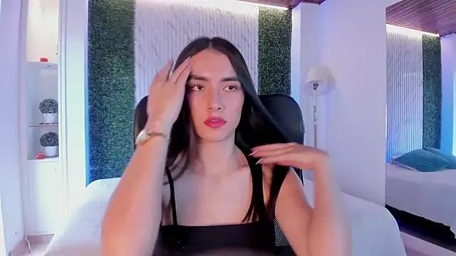 Discover our girls online shows and discover the company of countless livestreamers, with stunning shapes, sex toys and more.