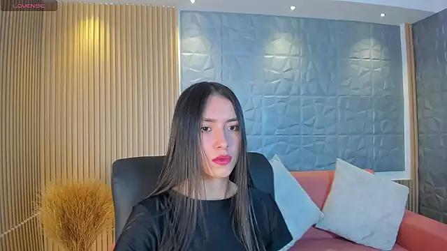 Discover our girls online shows and discover the company of countless livestreamers, with stunning shapes, sex toys and more.