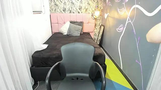 EmmaaEvans_ from StripChat