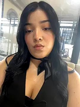 Discover our girls online shows and discover the company of countless livestreamers, with stunning shapes, sex toys and more.