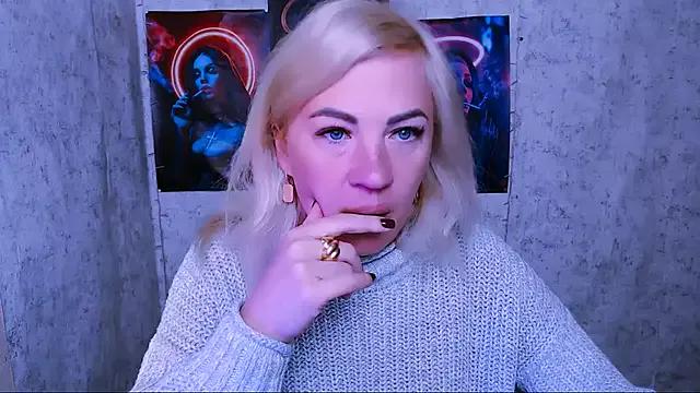 Discover our girls online shows and discover the company of countless livestreamers, with stunning shapes, sex toys and more.