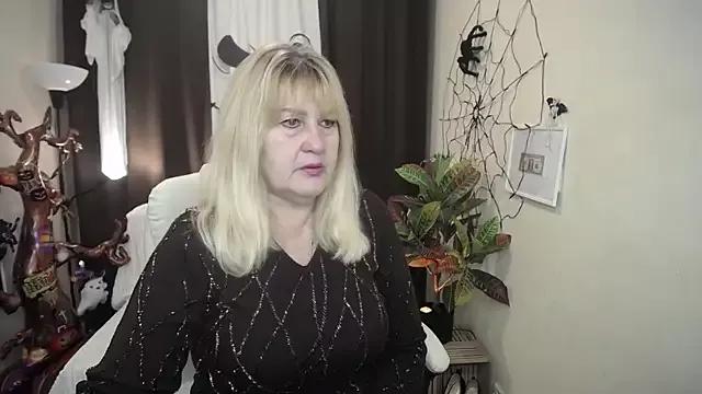 EmmaEllison from StripChat is Freechat