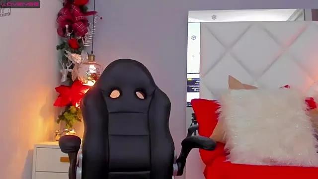 EmmaFerrary from StripChat