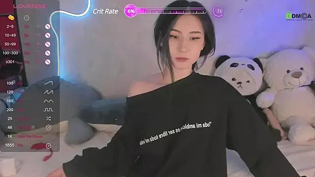 Discover our girls online shows and discover the company of countless livestreamers, with stunning shapes, sex toys and more.