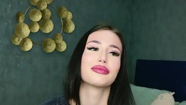 Discover our girls online shows and discover the company of countless livestreamers, with stunning shapes, sex toys and more.