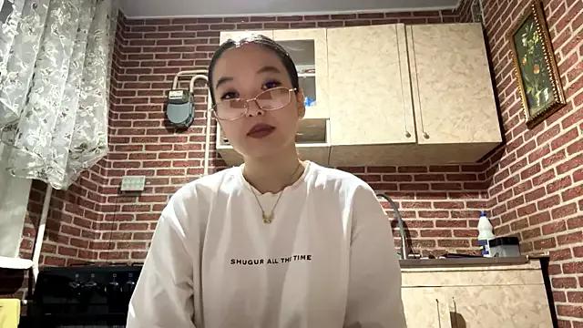 EmmaLeexth from StripChat is Freechat