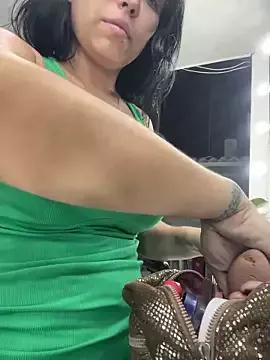 Discover our girls online shows and discover the company of countless livestreamers, with stunning shapes, sex toys and more.