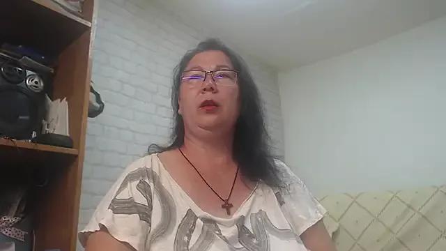 EmmaSquirt from StripChat