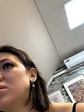 Discover our girls online shows and discover the company of countless livestreamers, with stunning shapes, sex toys and more.