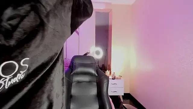 EmmaStonns from StripChat