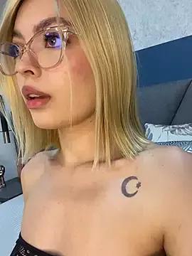 EmmaSydney from StripChat