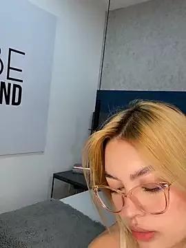EmmaSydney from StripChat