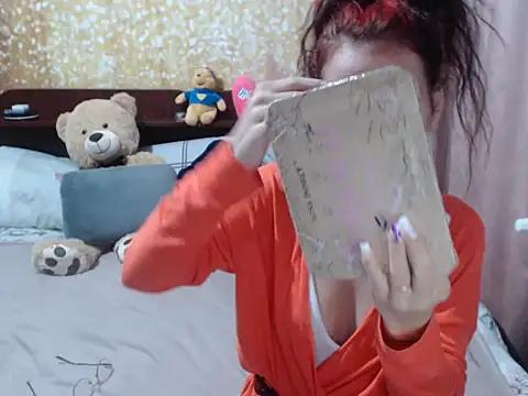 Discover our girls online shows and discover the company of countless livestreamers, with stunning shapes, sex toys and more.