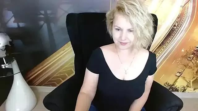 EmmaxPark from StripChat
