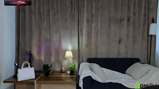 Emmi_crystal from StripChat