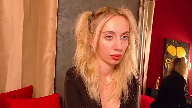 Emmilly_ from StripChat is Freechat