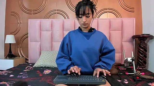 emmily_keller19 from StripChat