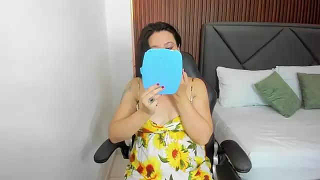emmily_taylor_ from StripChat