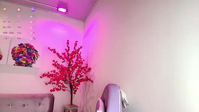 Discover our girls online shows and discover the company of countless livestreamers, with stunning shapes, sex toys and more.