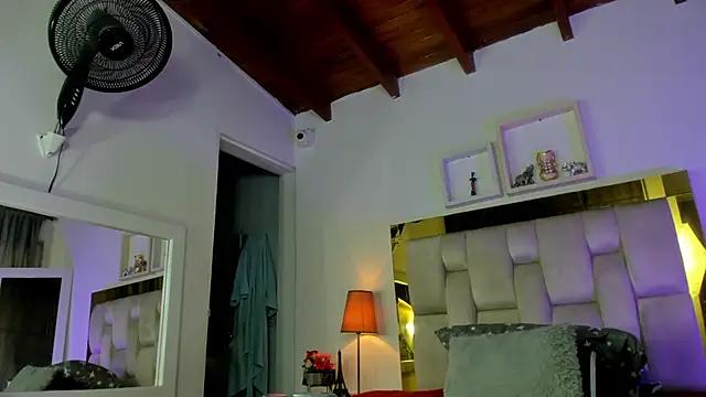 emmy_r from StripChat