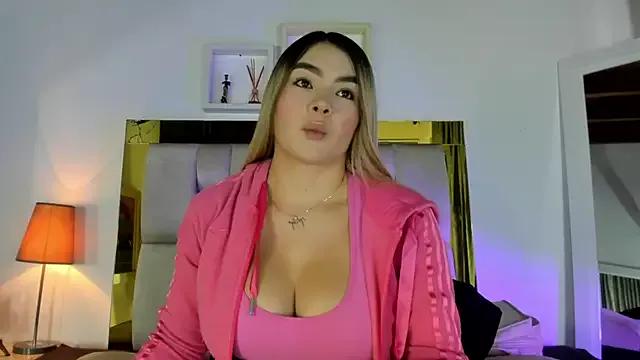 emmy_r from StripChat
