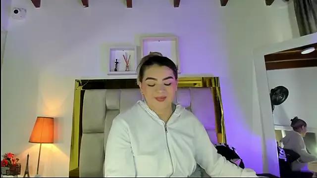 emmy_r from StripChat