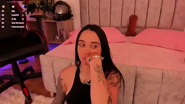 EmmyEvans1 from StripChat