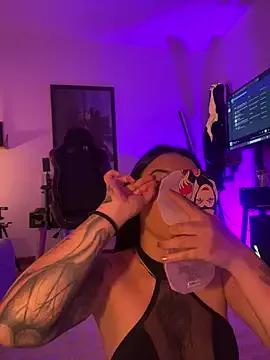 EmmyEvans1 from StripChat