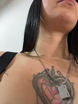 EmmyEvans1 from StripChat