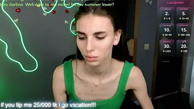 Discover our girls online shows and discover the company of countless livestreamers, with stunning shapes, sex toys and more.