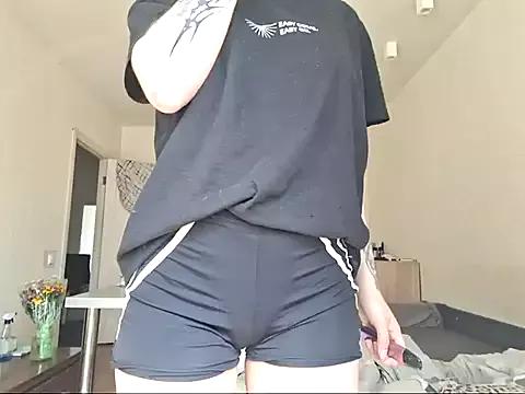 EmmyLik from StripChat is Freechat