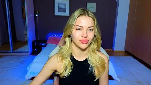 EmmyMills from StripChat