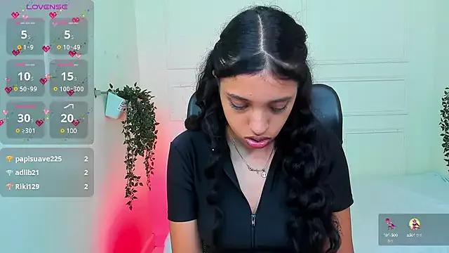 Discover our girls online shows and discover the company of countless livestreamers, with stunning shapes, sex toys and more.