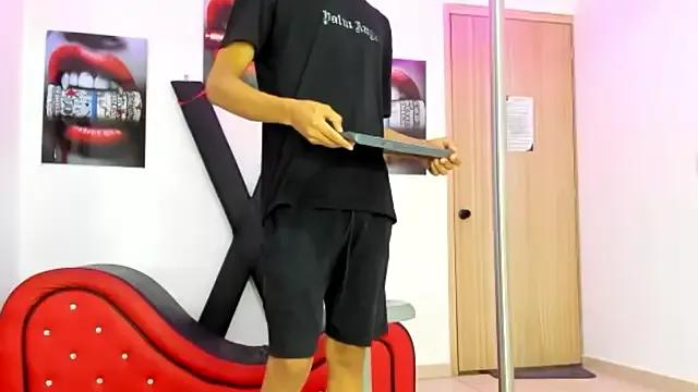 Discover our girls online shows and discover the company of countless livestreamers, with stunning shapes, sex toys and more.