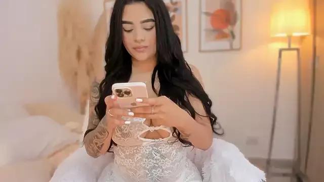 Emyroberts from StripChat is Freechat
