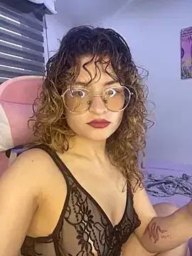 EmyRousee1 from StripChat is Freechat