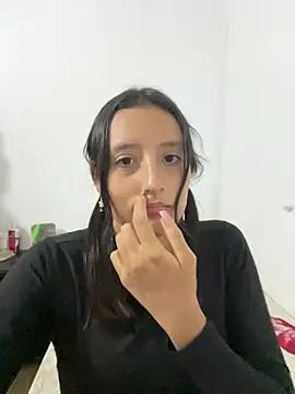 Discover our girls online shows and discover the company of countless livestreamers, with stunning shapes, sex toys and more.