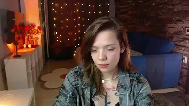 Discover our girls online shows and discover the company of countless livestreamers, with stunning shapes, sex toys and more.