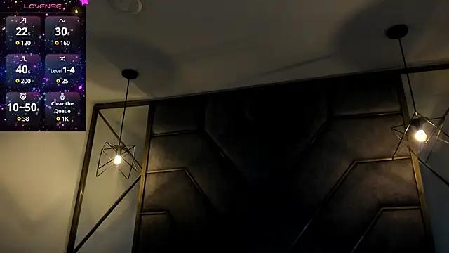Discover our girls online shows and discover the company of countless livestreamers, with stunning shapes, sex toys and more.