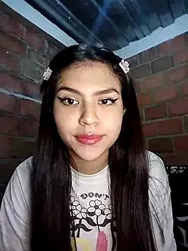 Discover our girls online shows and discover the company of countless livestreamers, with stunning shapes, sex toys and more.