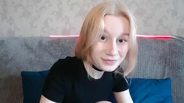 Discover our girls online shows and discover the company of countless livestreamers, with stunning shapes, sex toys and more.