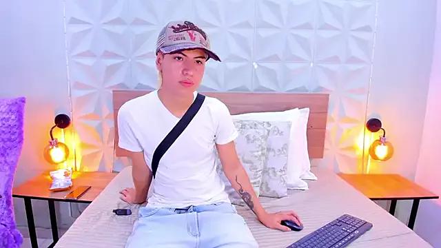 Enrrixxx_ from StripChat is Freechat