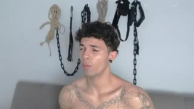 Enzo_Hunter from StripChat is Freechat