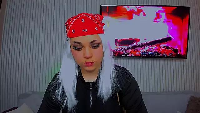 Discover our girls online shows and discover the company of countless livestreamers, with stunning shapes, sex toys and more.