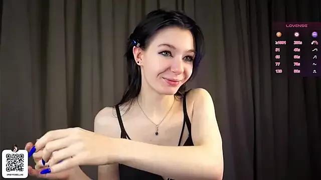 Discover our girls online shows and discover the company of countless livestreamers, with stunning shapes, sex toys and more.