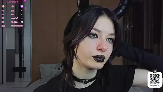 EsmeBellas from StripChat